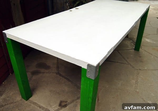 Transform a Door into a Sturdy Workbench 2 howto-build-door-table