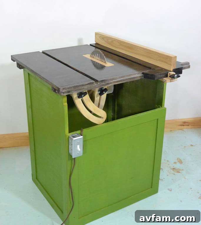 Detailed View of Matthias Wandel's Homemade Table Saw Build