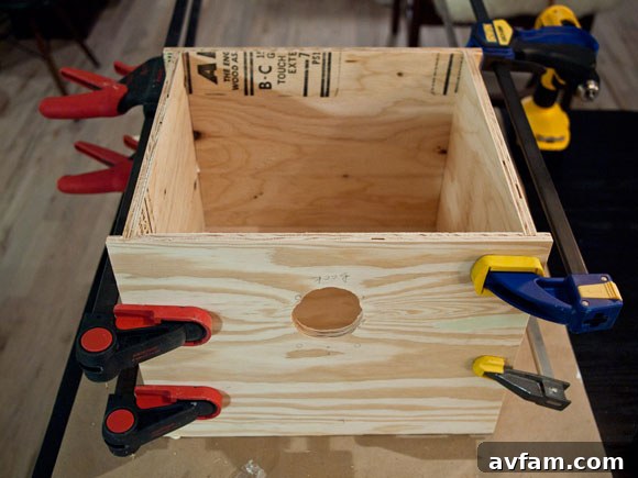 Clamping the record crate during assembly for secure joints