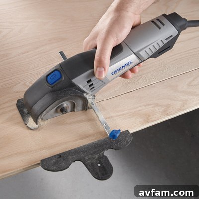 Dremel Saw-Max in action, cutting