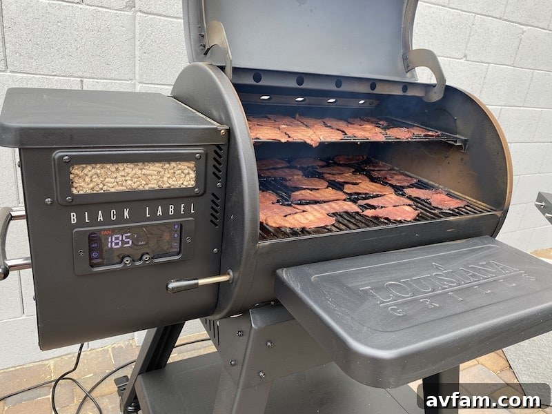 Louisiana Grills Black Label 800 Smoker