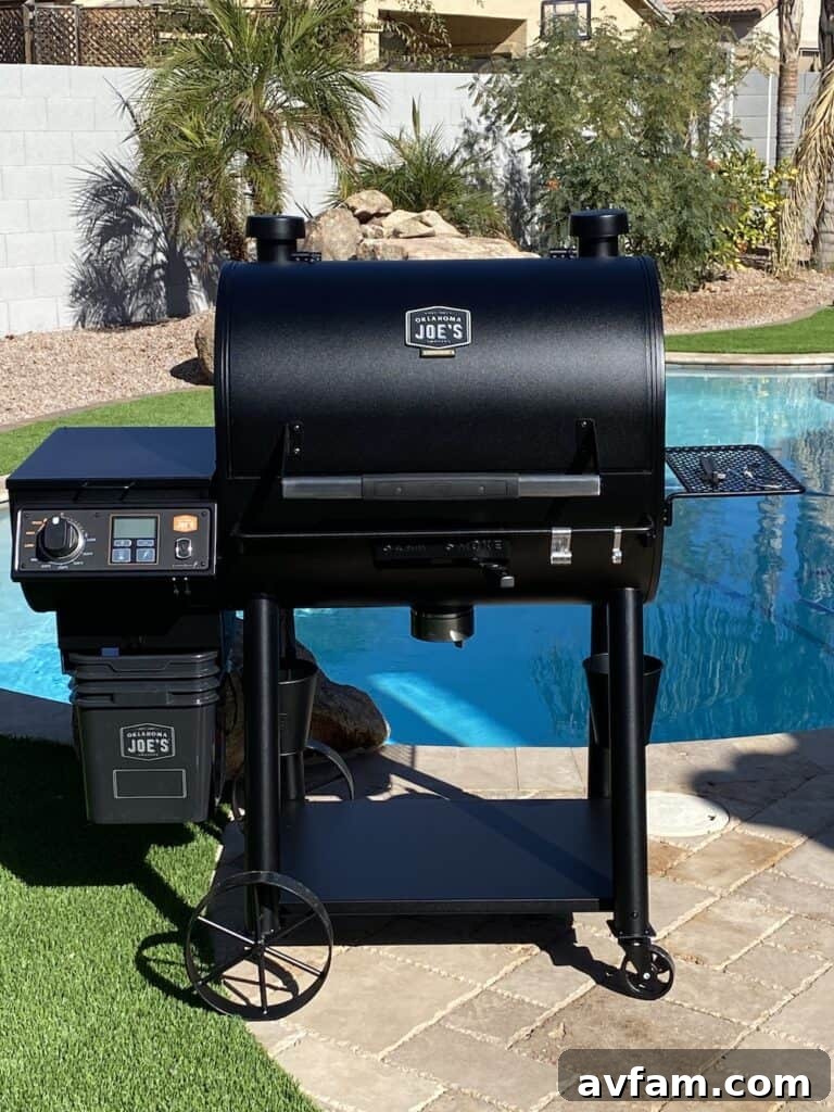 Oklahoma Joe's Rider DLX Grill Oklahoma Joe's Rider DLX - Overall View