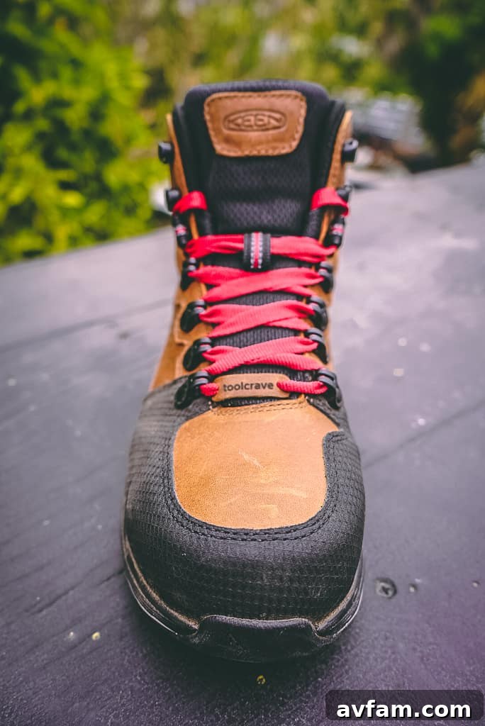 Stylish full-grain leather upper of Keen Red Hook