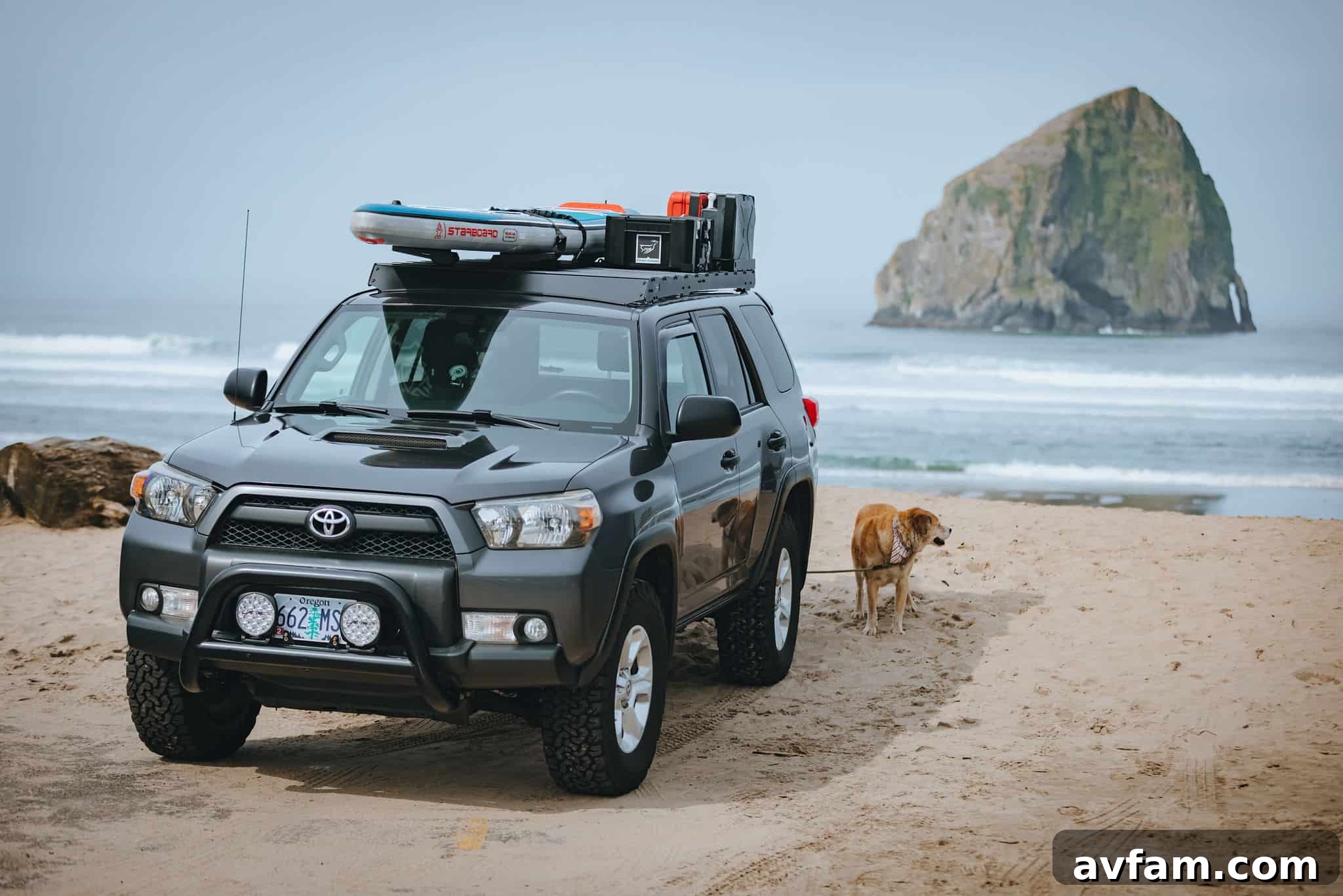 Front Runner Slimsport Rack on vehicle Front Runner Slimsport roof rack installed on a vehicle for adventure