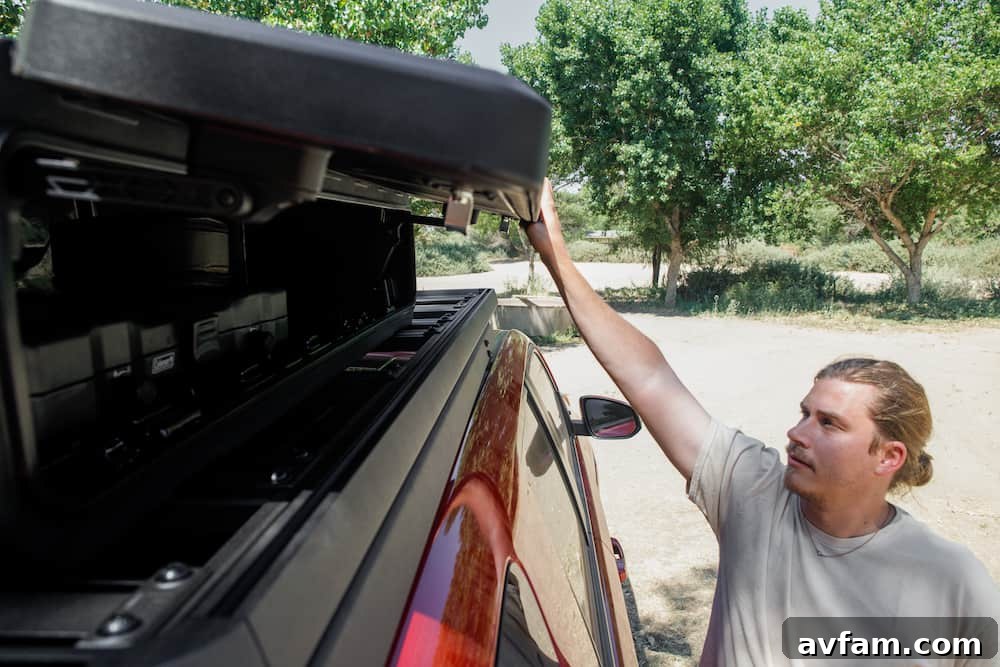 Leitner System on Vehicle Leitner ACS ROOF and GearPOD ROOF on an overland vehicle, highlighting the integration and sleek design.