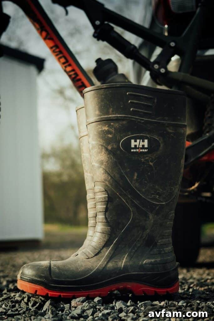 Waterproof Work Boots for Outdoor Professionals A pair of waterproof work boots, with visible water droplets, highlighting their effectiveness in keeping feet dry in wet outdoor conditions.