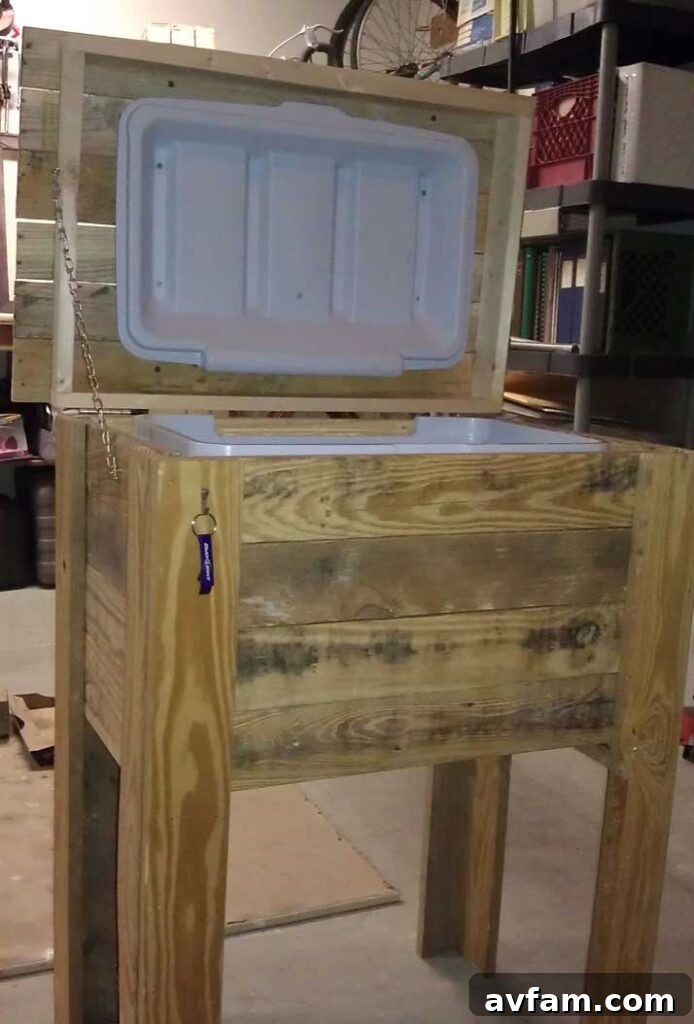 Completed Cooler Stand Side View Side view of the completed pallet cooler stand with the cooler in place
