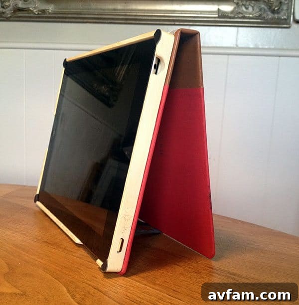 DODOcase Standing - Functional Elegance