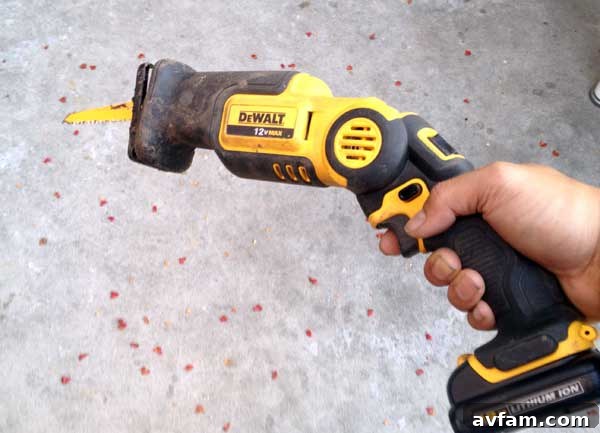 Cutting Old PVC Pipe with DeWALT Reciprocating Saw Cutting Old PVC Pipe with DeWALT Reciprocating Saw