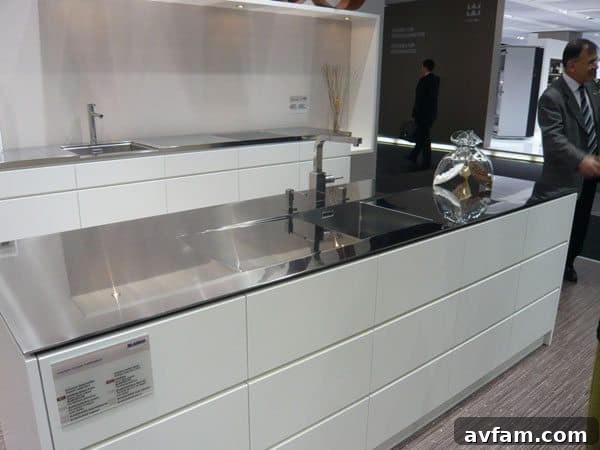 Professional-grade stainless steel kitchen countertops, ideal for hygienic and modern industrial kitchens