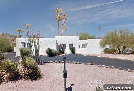 Traditional Tucson home exterior with flat roof