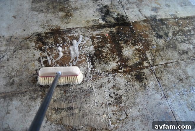 Applying Rust-Oleum EPOXYSHIELD Concrete Etch